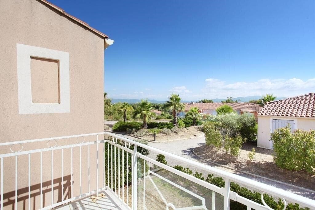 Отель Residence Odalys Domaine des Eucalyptus 3*