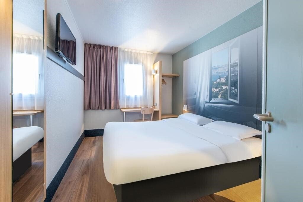 Отель B&B Hotel Antibes Sophia Le Relais 2*