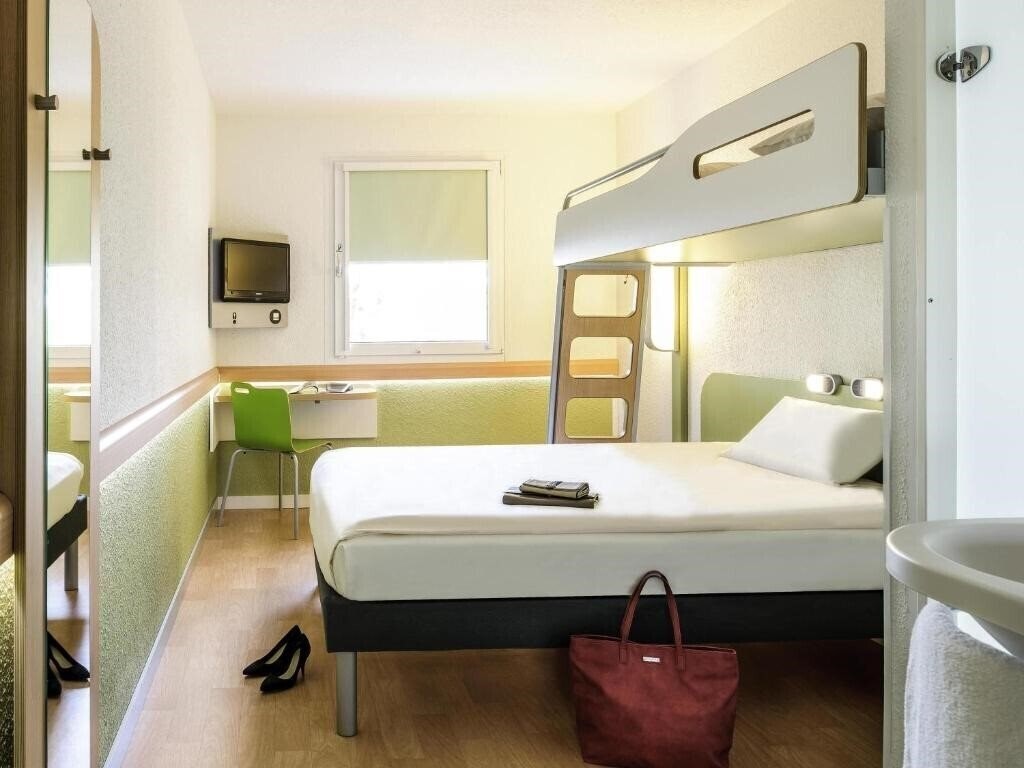 Фото Ibis Budget Hyeres Centre Ville 2*