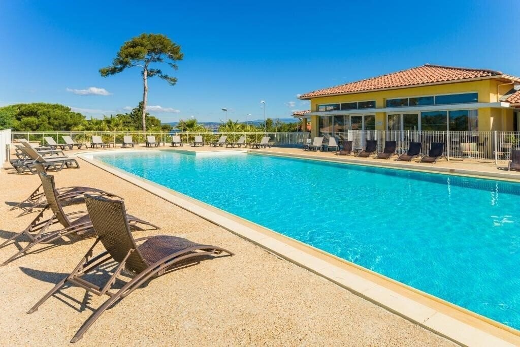 Готель Lagrange Vacances Les Terrasses des Embiez 4*