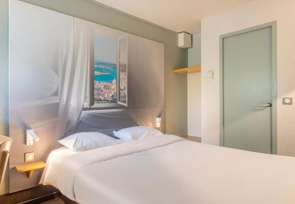 Готель B&B Hotel Toulon La Seyne sur Mer 2*