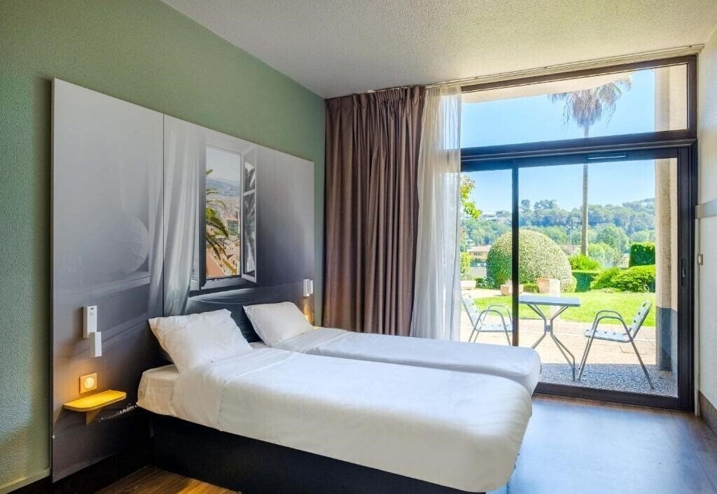 Картинка B&B Hotel Villeneuve Loubet Village 2*