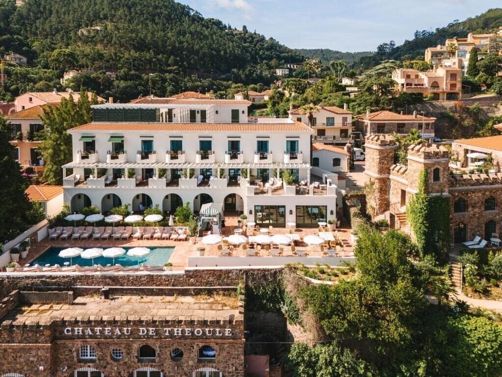 Готель Chateau de Theoule 5*