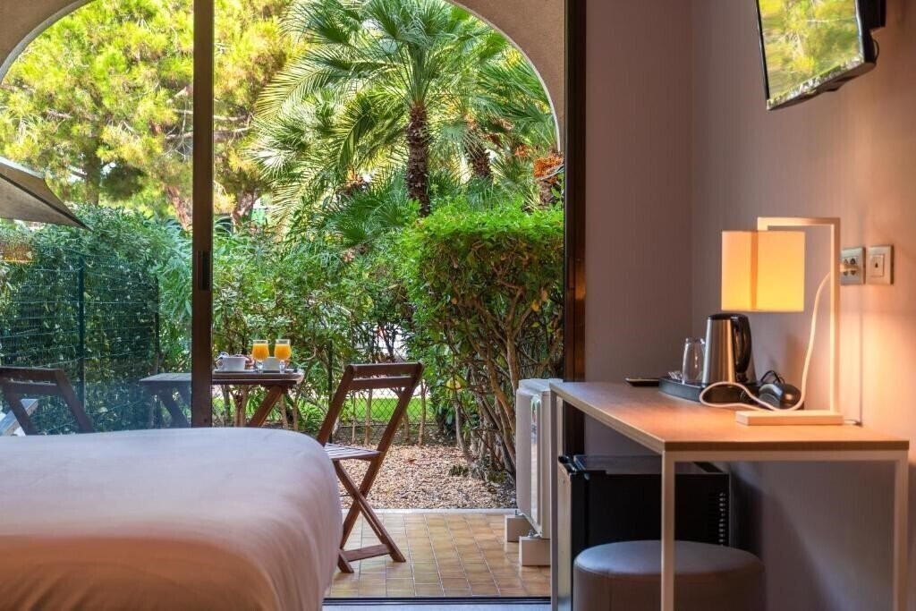 Фото Hotel Bahia, Villeneuve Loubet 3*