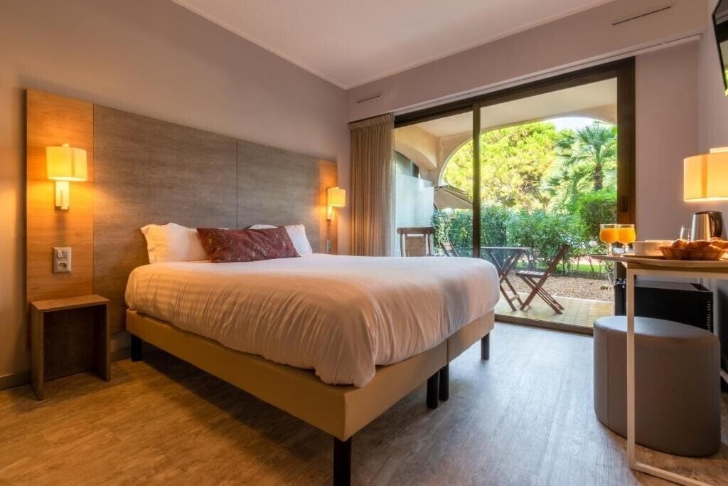 Фотография Hotel Bahia, Villeneuve Loubet 3*