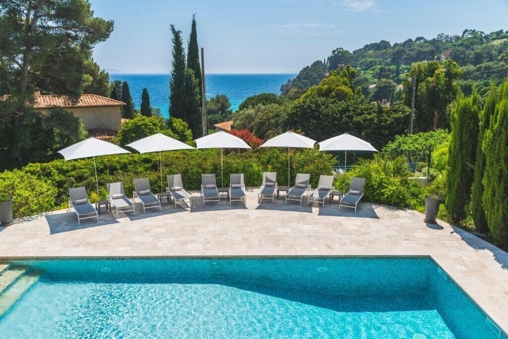 Готель Les Terrasses du Bailli 3*