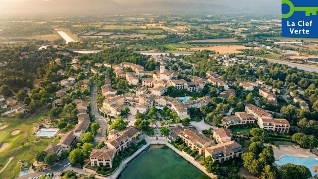 Фотографія Pierre & Vacances Village Pont Royal en Provence 3*