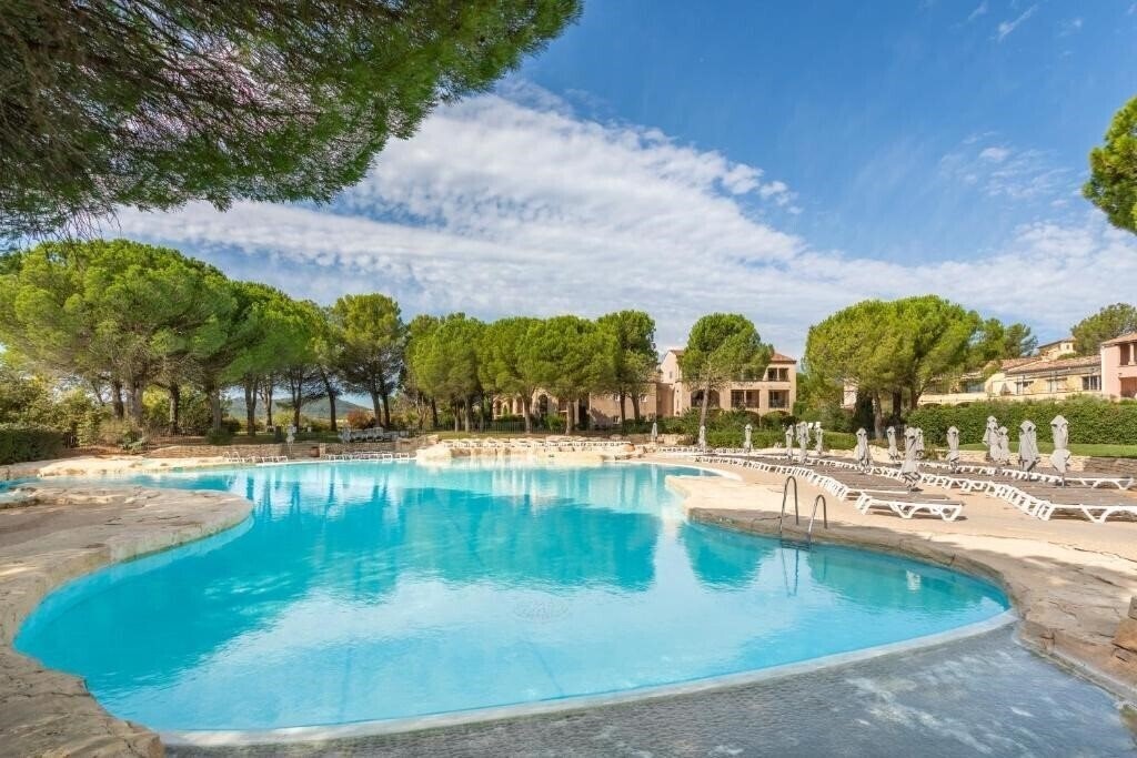 Готель Pierre & Vacances Village Pont Royal en Provence 3*