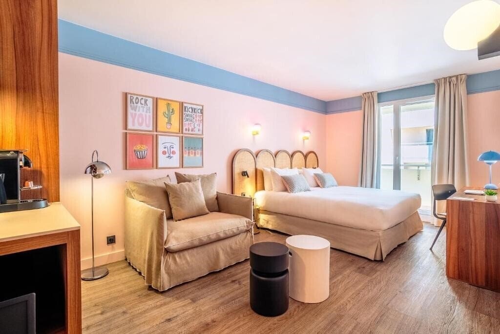 Готель RockyPop Marseille 4*