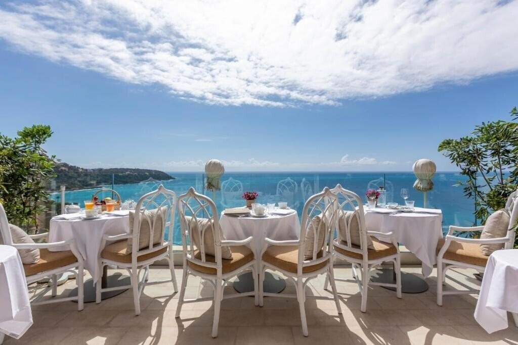 Отель Hotel Le Roquebrune 4*