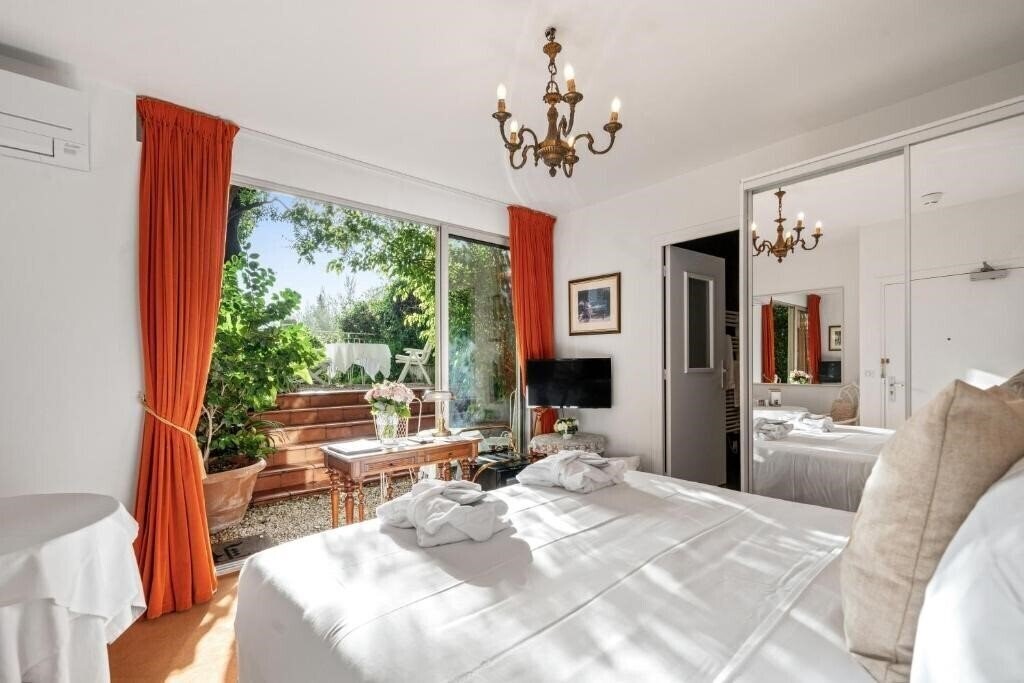 Фото Hotel Le Roquebrune 4*