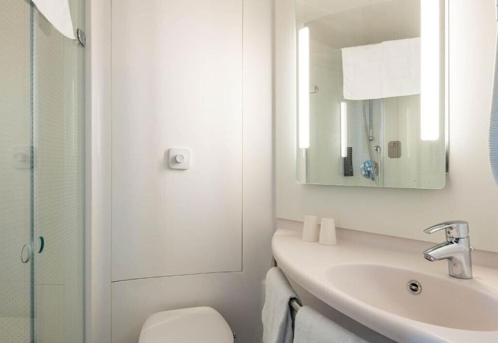Фотография B&B Hotel Calais Terminal Cite de l'Europe 3 Etoiles 3*