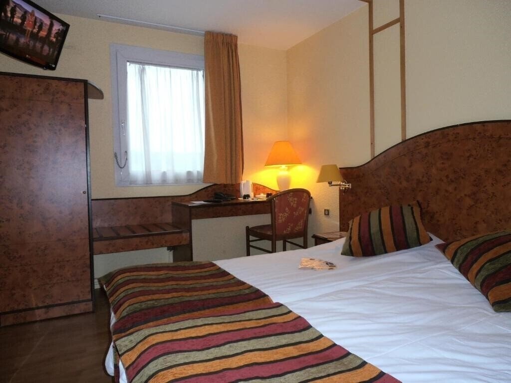 Фото Logis Hotel Cottage 3*