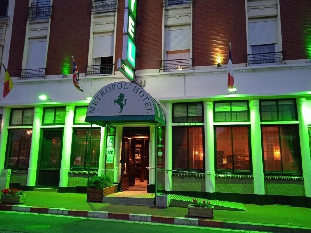Отель Metropol Hotel 3*