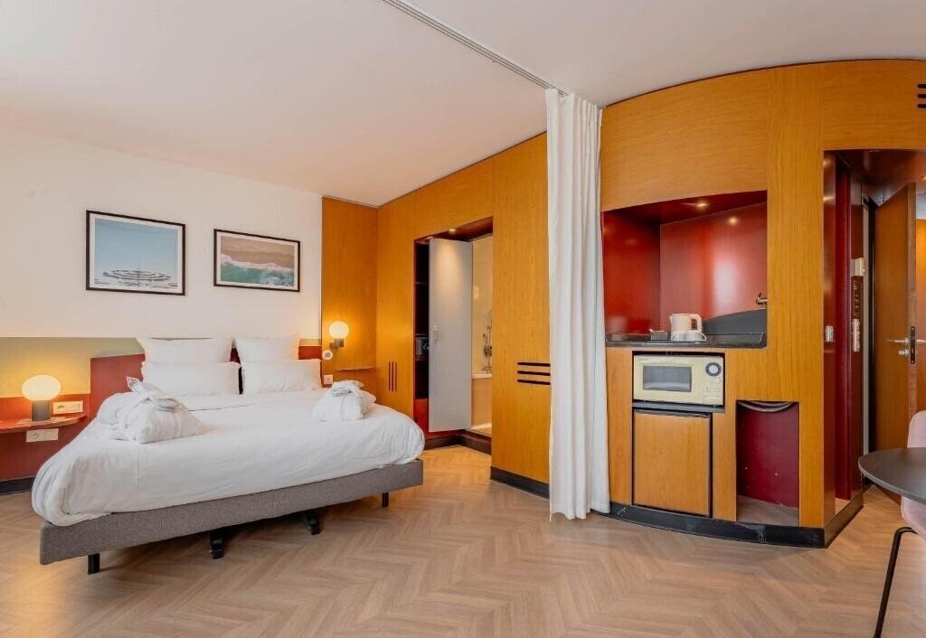 Фото B&B Hotel Calais Terminal Cite de l'Europe 4 Etoiles 4*