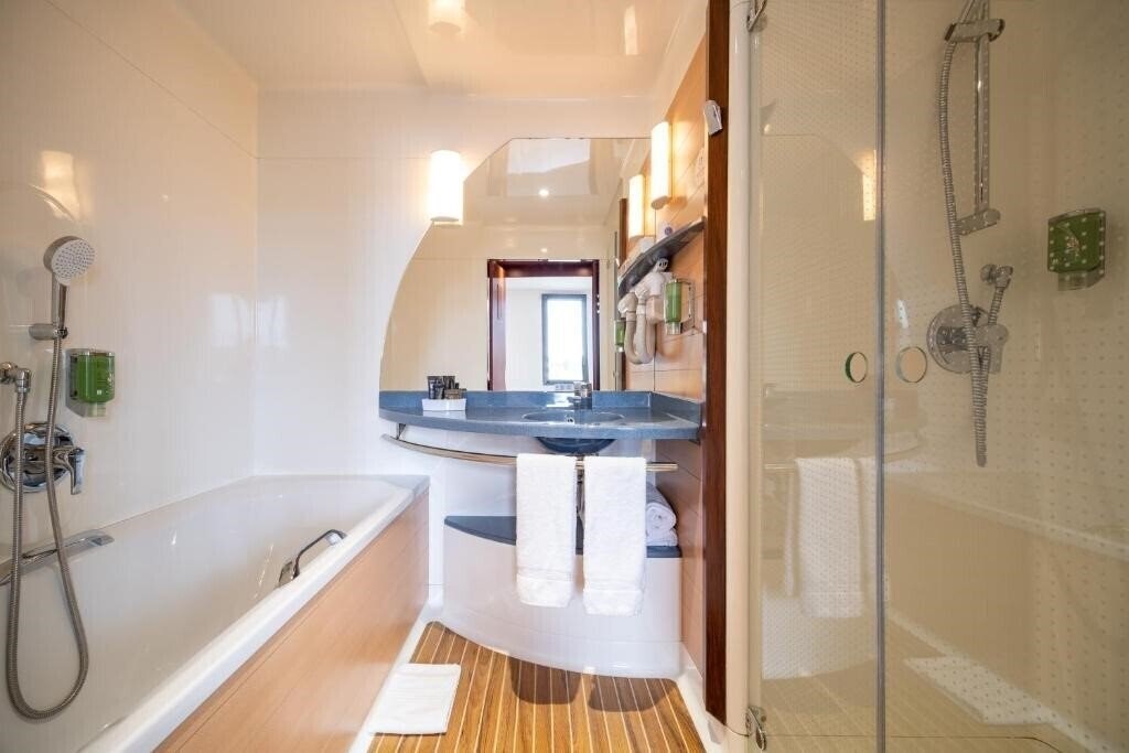 Фотографія B&B Hotel Calais Terminal Cite de l'Europe 4 Etoiles 4*