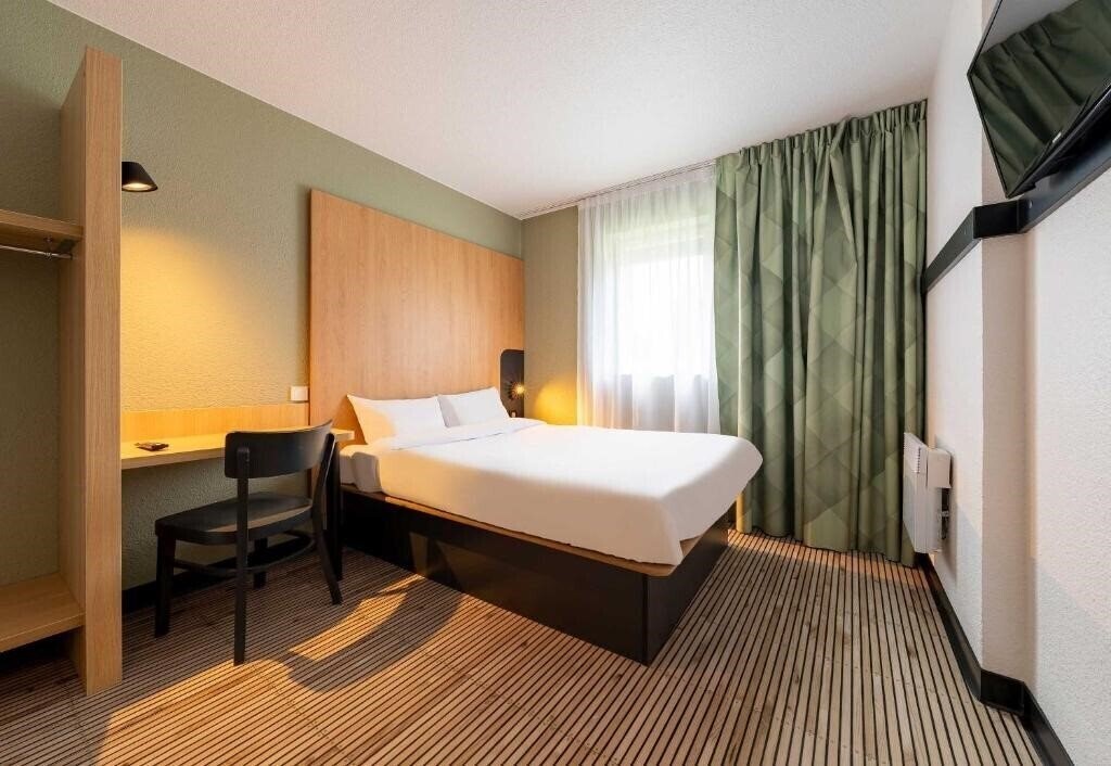 Готель B&B Hotel Calais Centre Saint Pierre 2*