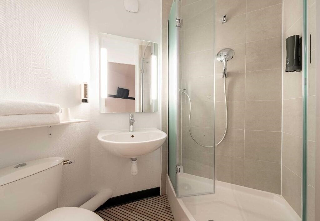 Фотографія B&B Hotel Calais Centre Saint Pierre 2*