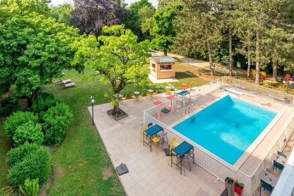 Отель Novotel Lyon Nord Porte De Lyon 3*