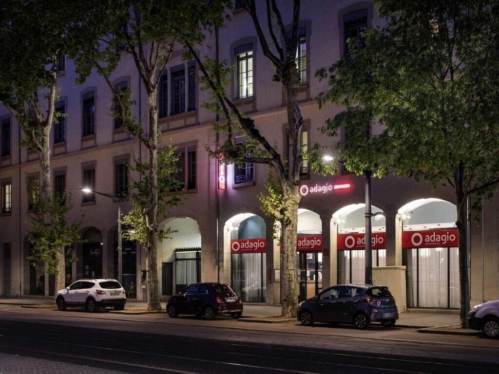 Картинка Quality Suites Lyon Confluence 3*
