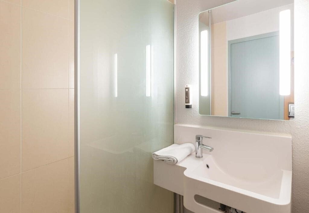 Зображення B&B Hotel Lyon Grand Stade Meyzieu 2*