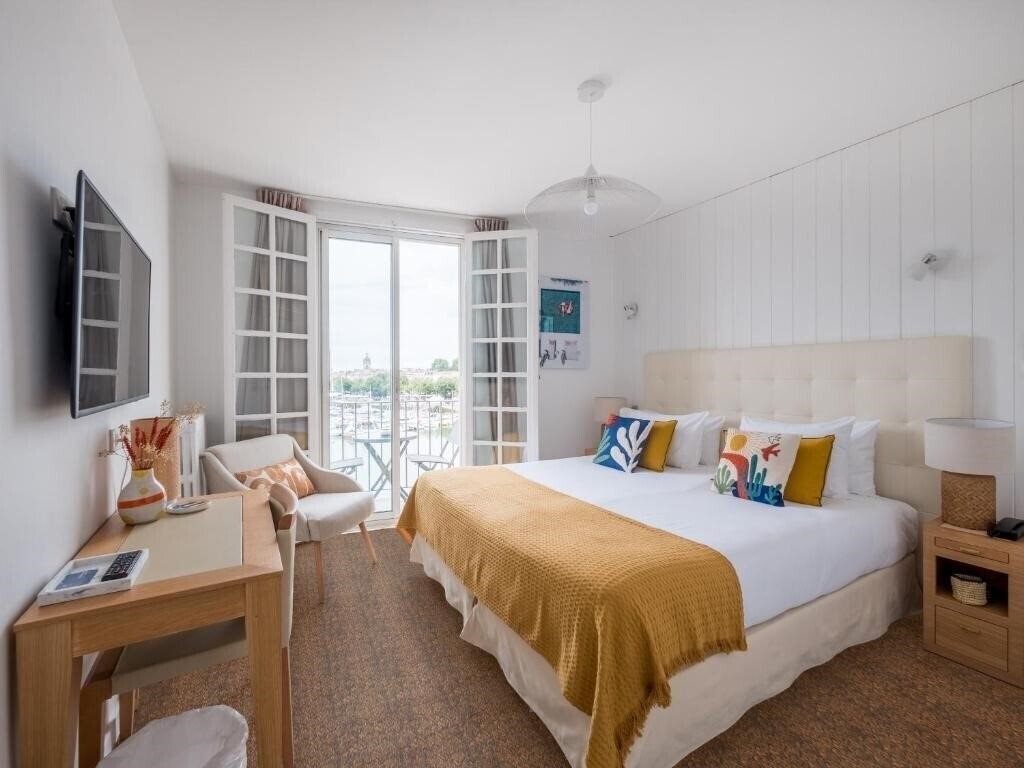 Готель Hotel La Tour de Nesle, La Rochelle Vieux Port 3*
