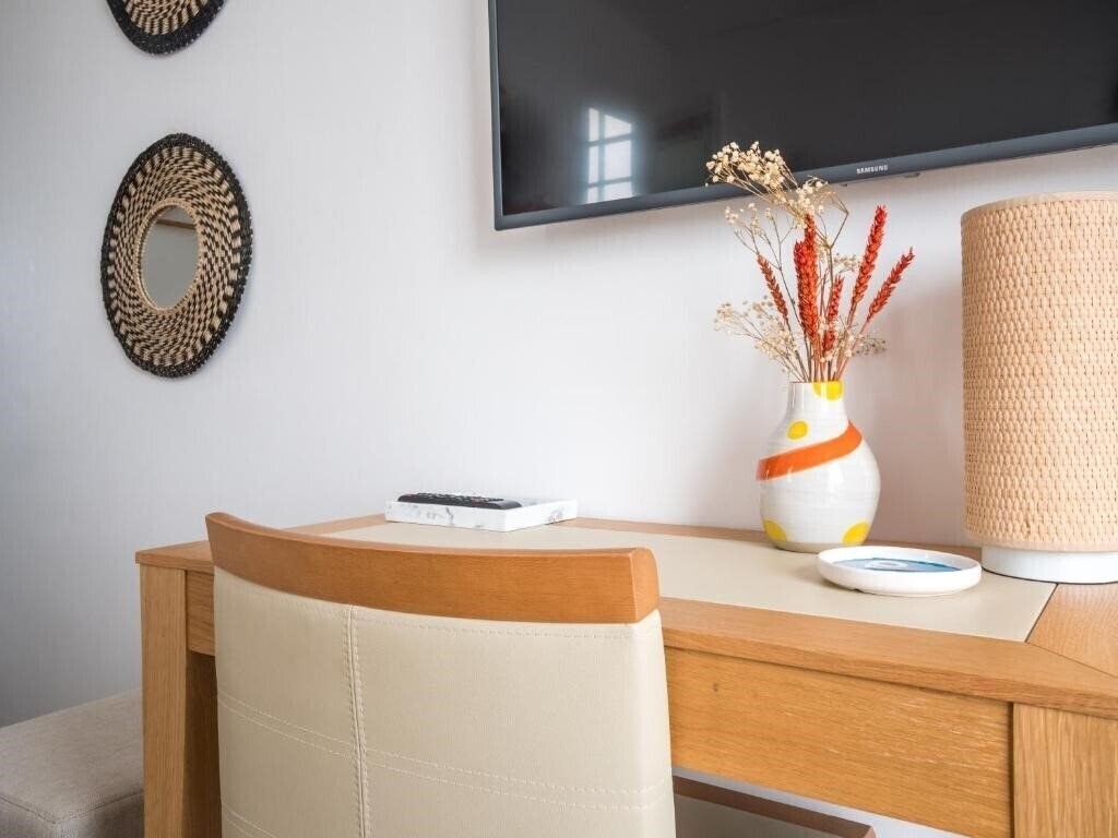 Картинка Hotel La Tour de Nesle, La Rochelle Vieux Port 3*