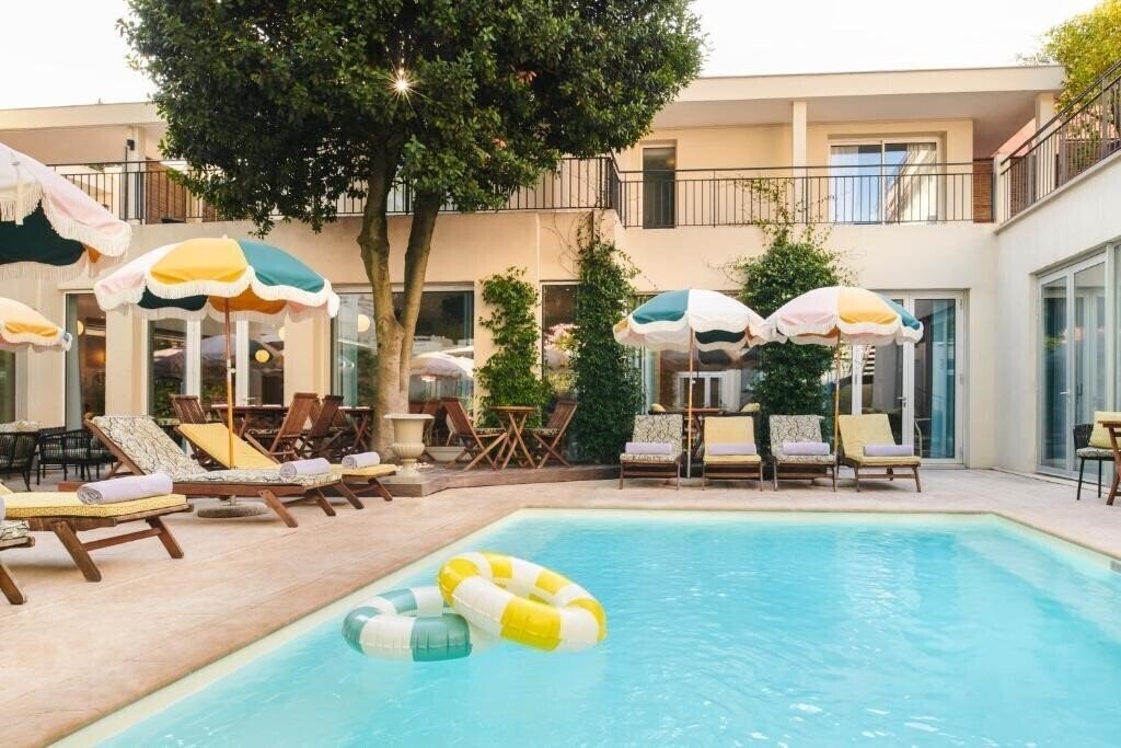 Готель Maison des Ambassadeurs 5*