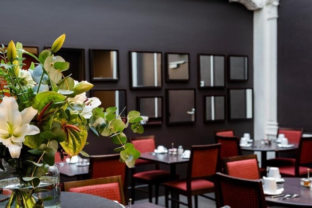 Картинка Escale Oceania Marseille Vieux Port 3*