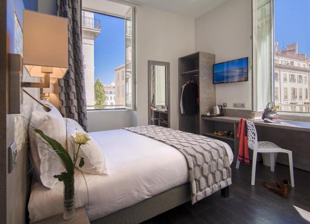 Готель Carre Vieux Port 3*