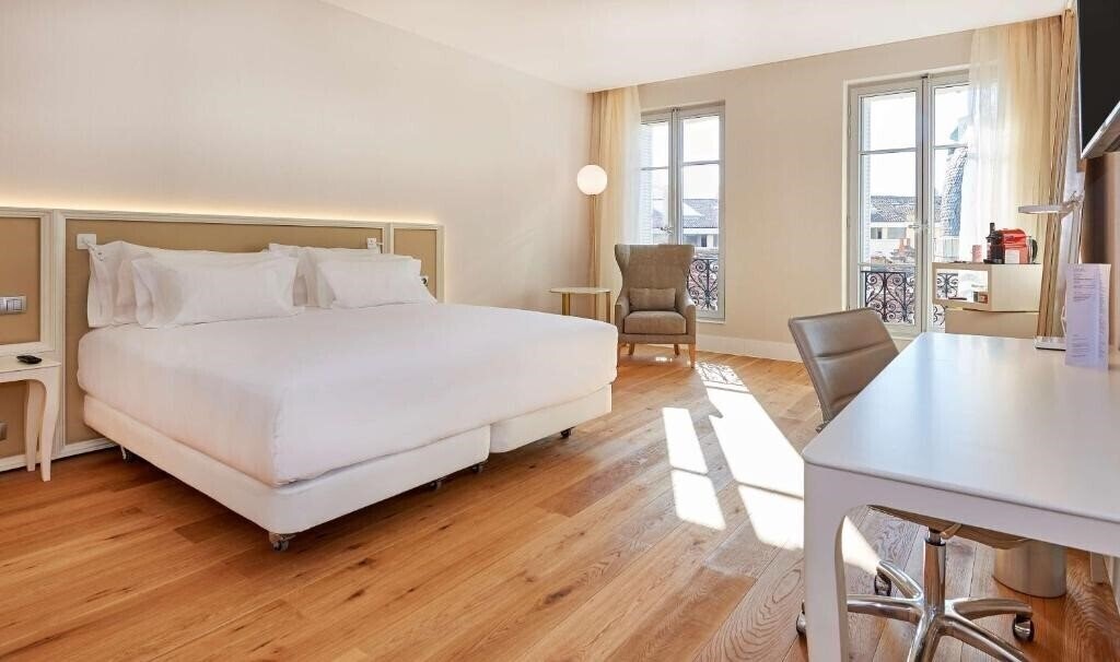 Готель NH Collection Marseille 4*