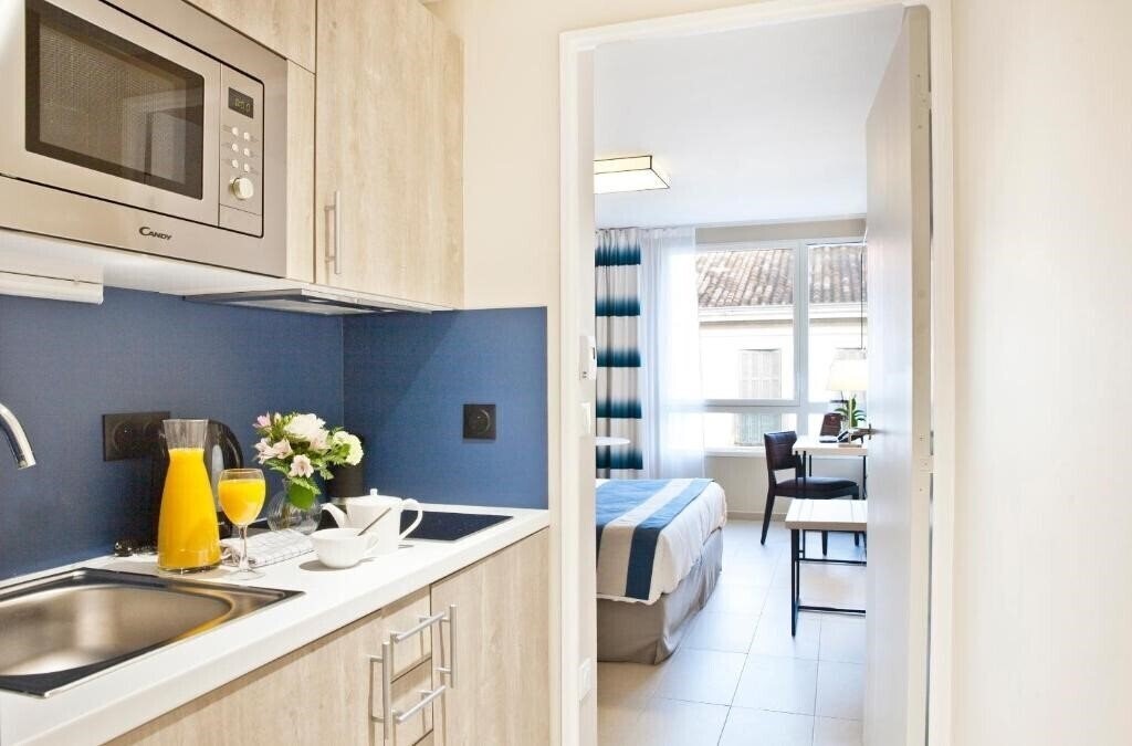 Фотографія Residhome Marseille 4*