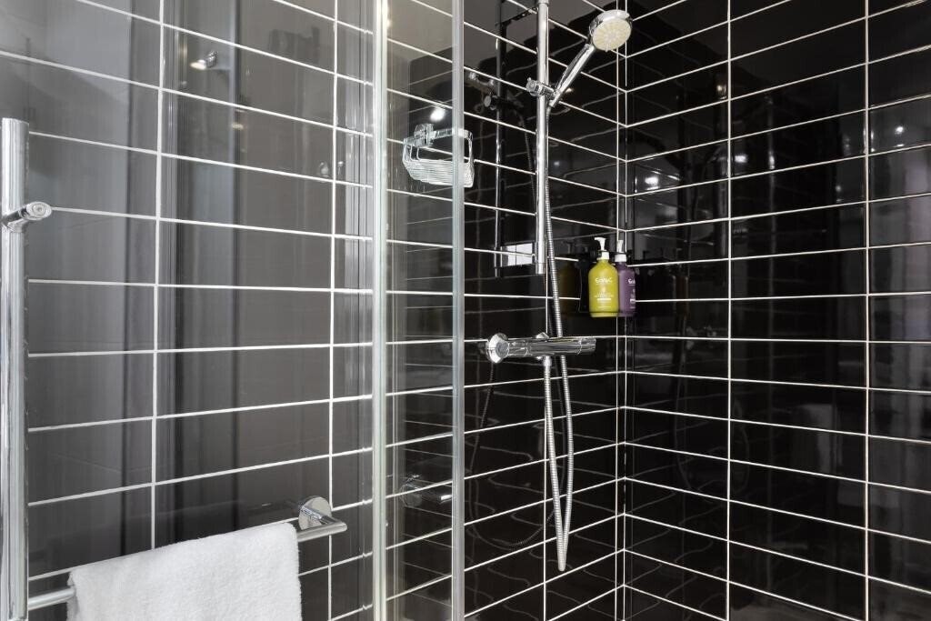 Картинка Holiday Inn Express Marseille Airport, an IHG Hotel 4*