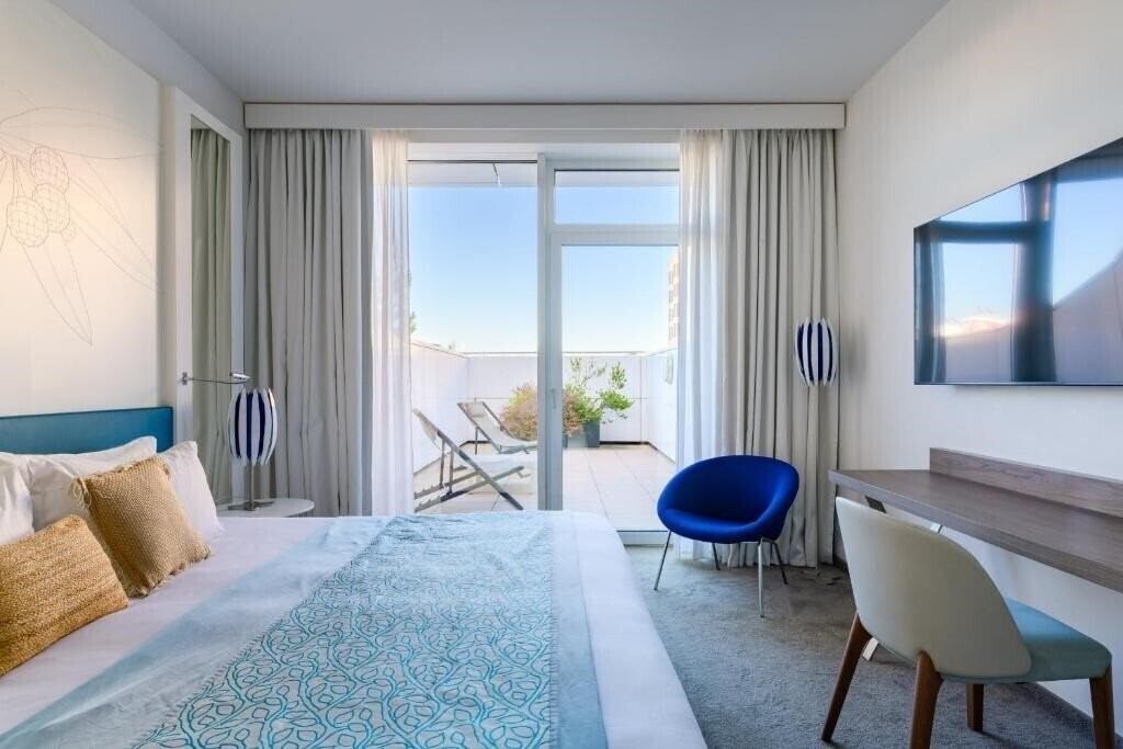 Фото Golden Tulip Marseille Euromed 4*