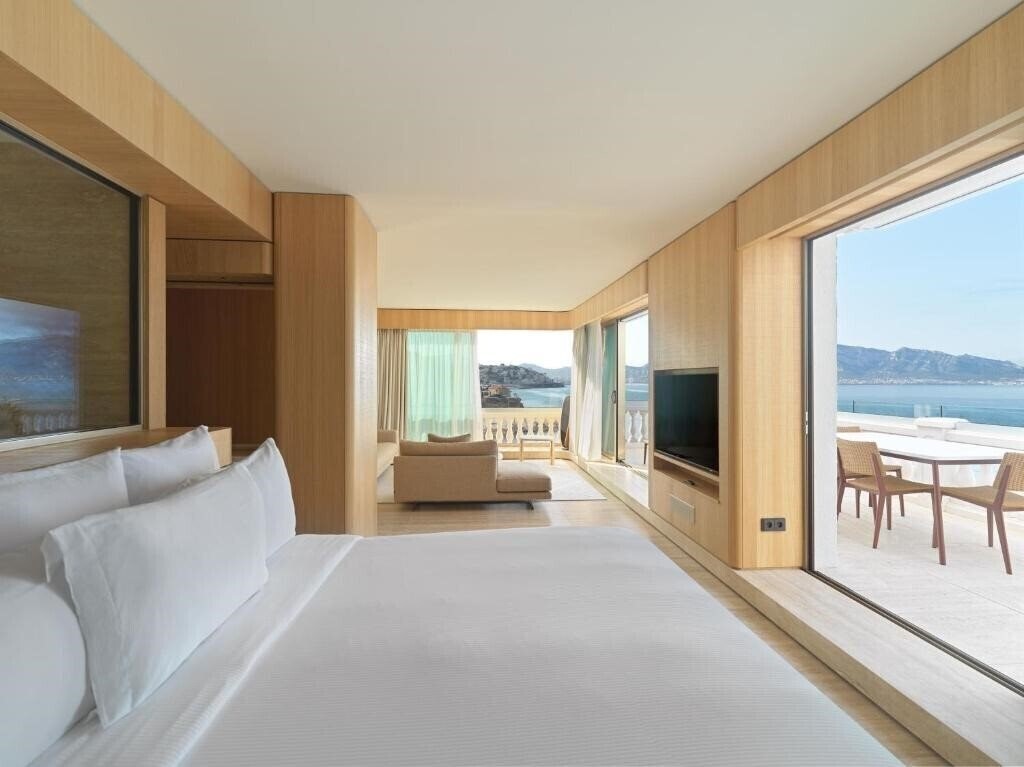 Отель Le Petit Nice Passedat 5*