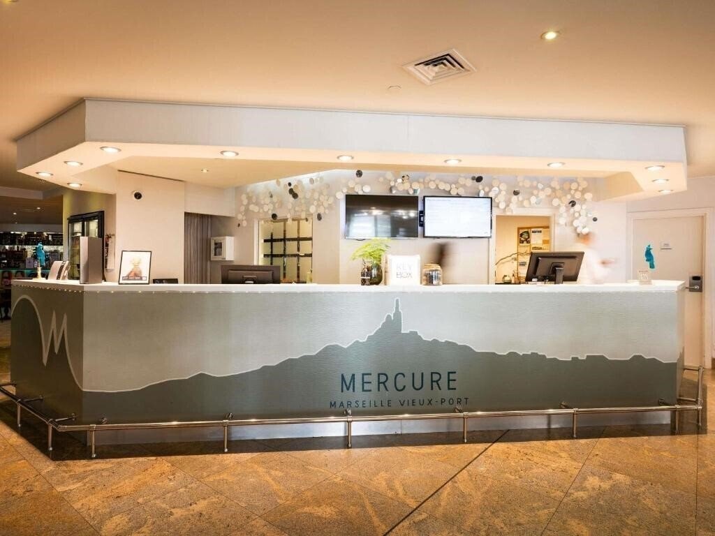 Готель Mercure Marseille Centre Vieux Port 4*