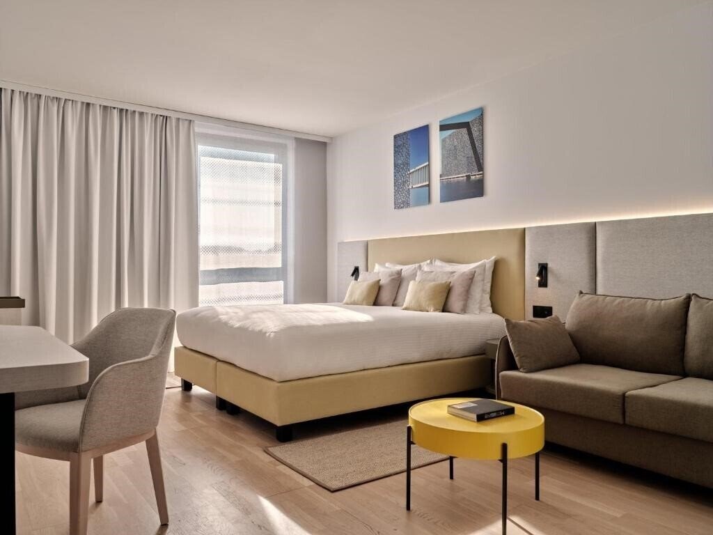 Картинка Crowne Plaza Marseille - Le Dome by IHG 4*