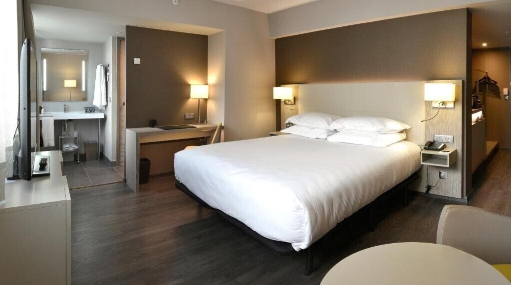 Фото AC Hotel by Marriott Marseille Prado Velodrome 4*