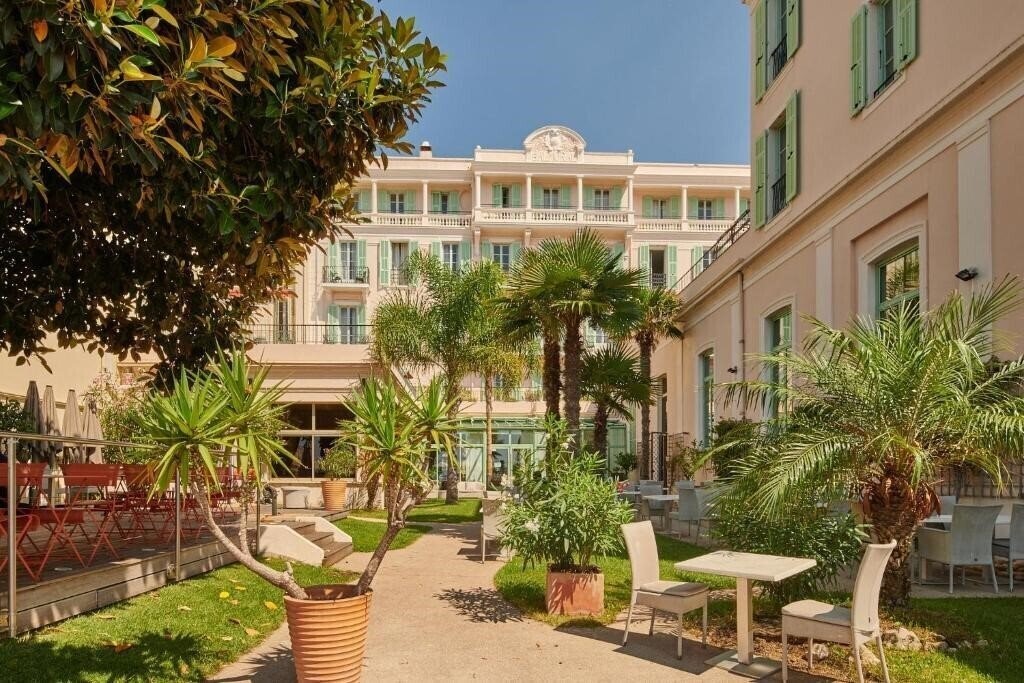 Готель Hotel Vacances Bleues Balmoral 3*