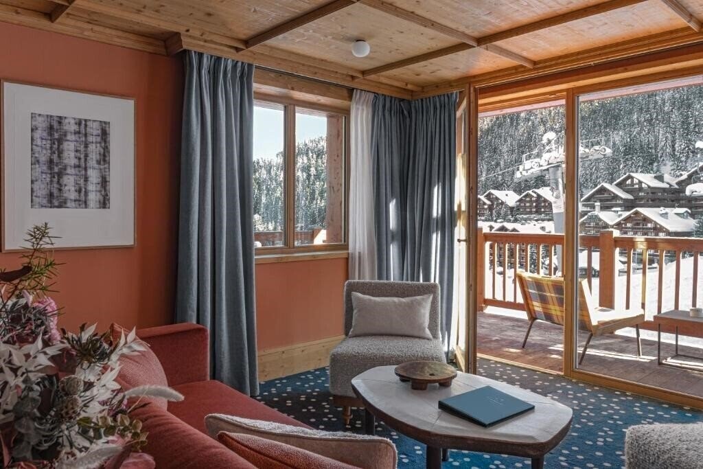 Отель Le Coucou Meribel 5*