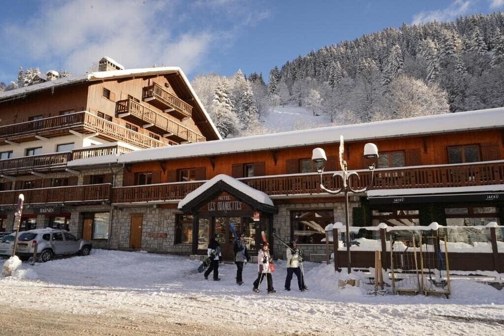 Отель Hotel Les Grangettes 2*