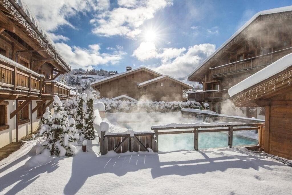Отель Les Loges Blanches 4*