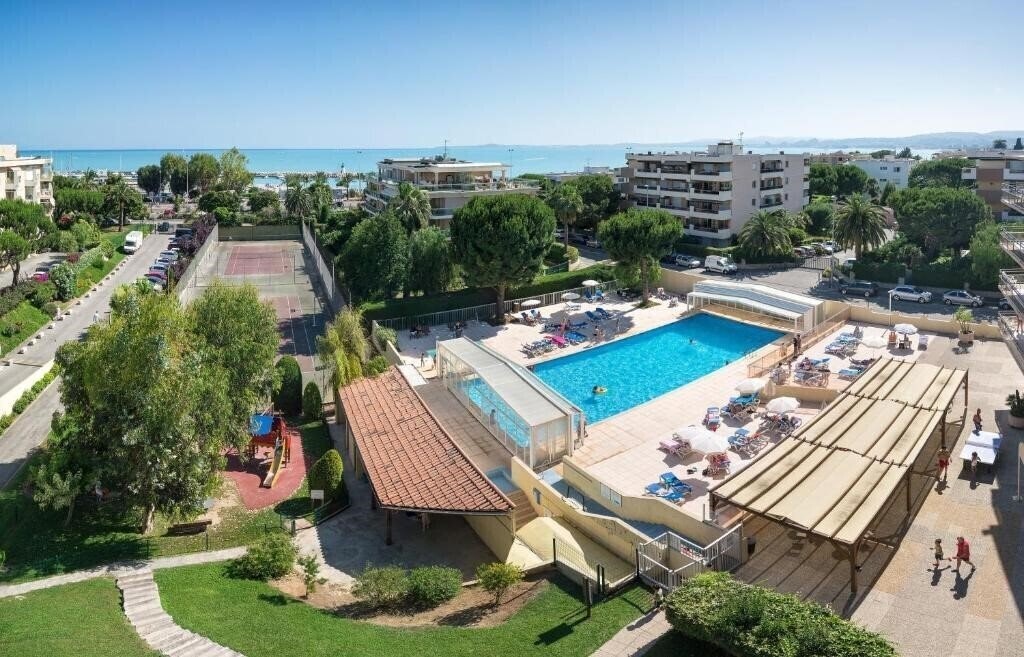 Отель Residence Pierre et Vacances Heliotel Marine (Saint-Laurent-du-Var) 4*