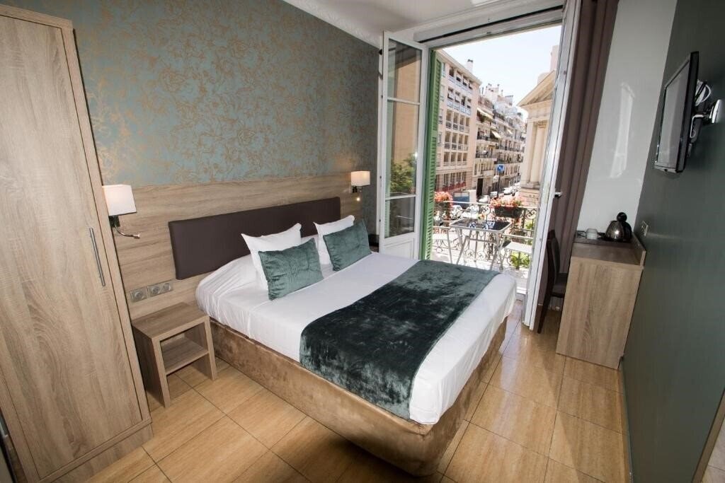 Отель Hotel Parisien 3*