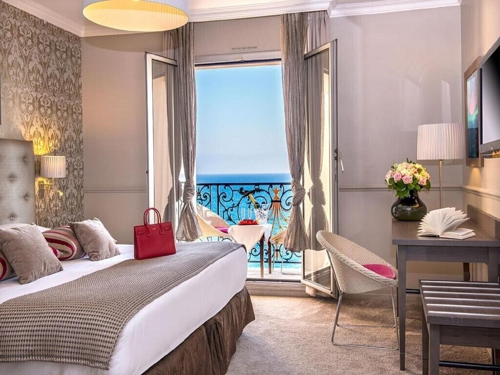 Отель Hotel Le Royal 3*