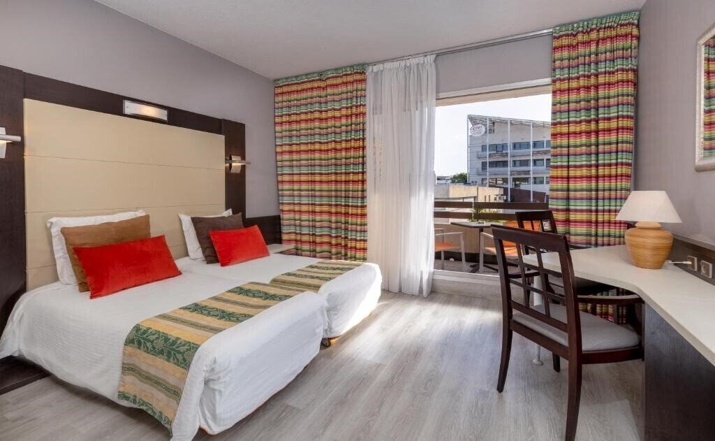 Фото The Originals City, Hotel Galaxie, Nice Aeroport 3*