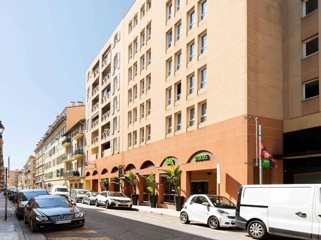 Готель Ibis Styles Nice Vieux Port 3*