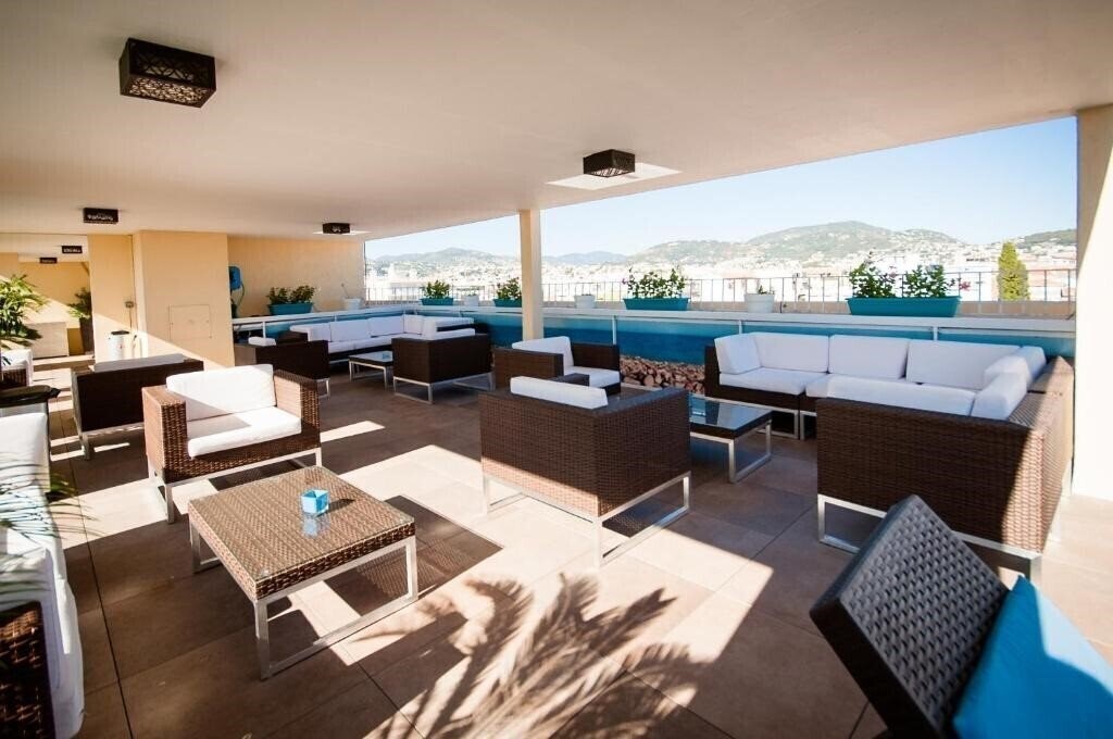 Отель Residhome Nice Promenade 3*