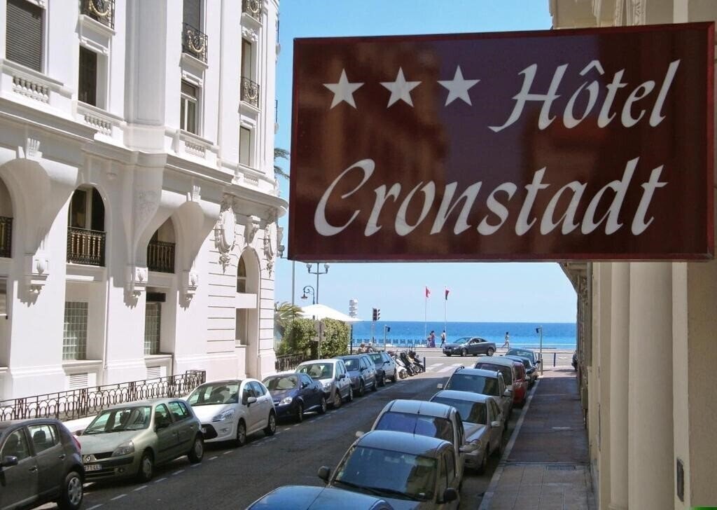 Отель Cronstadt 2*