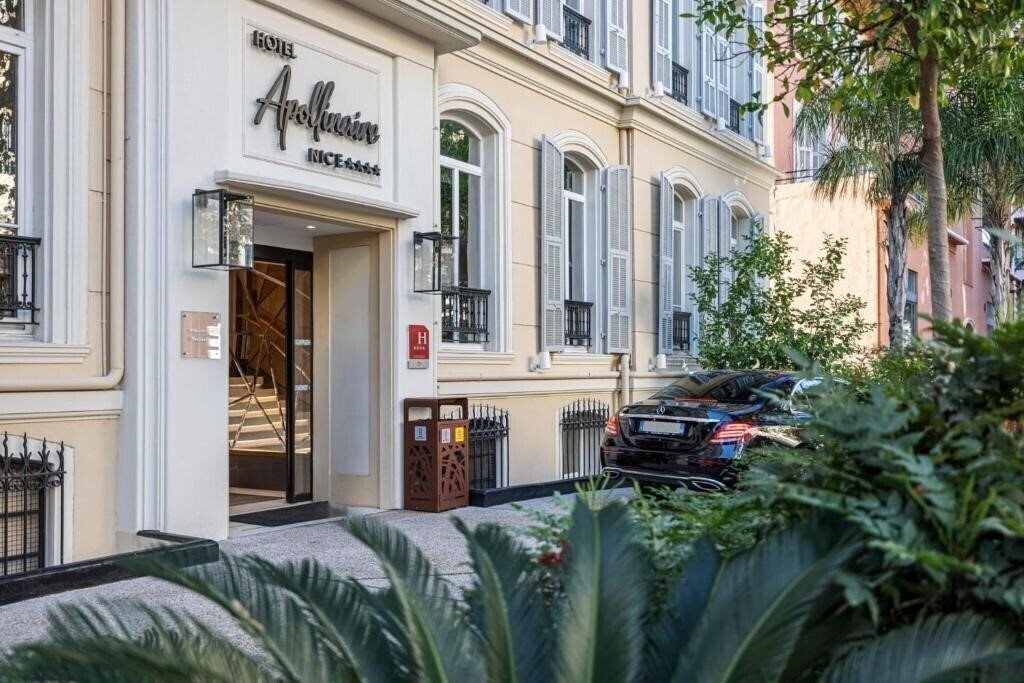 Отель Apollinaire Nice 4*